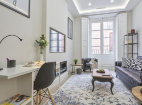 Charming City Center Apartment for 4 Perfect Location, Espoz y Mina III